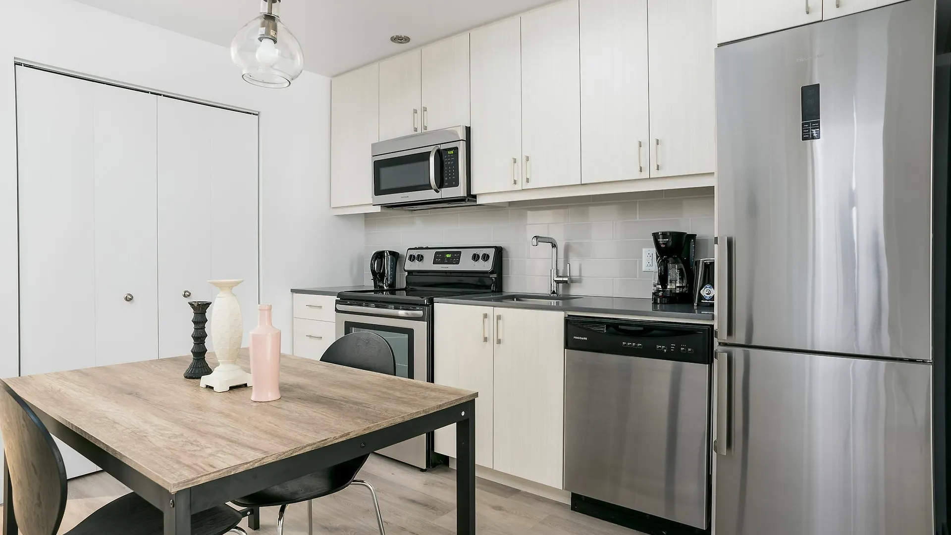 Chic 1Br In Old Montreal By Sonder Lägenhet 0*,  Kanada